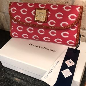 New with tags wallet. Never used.